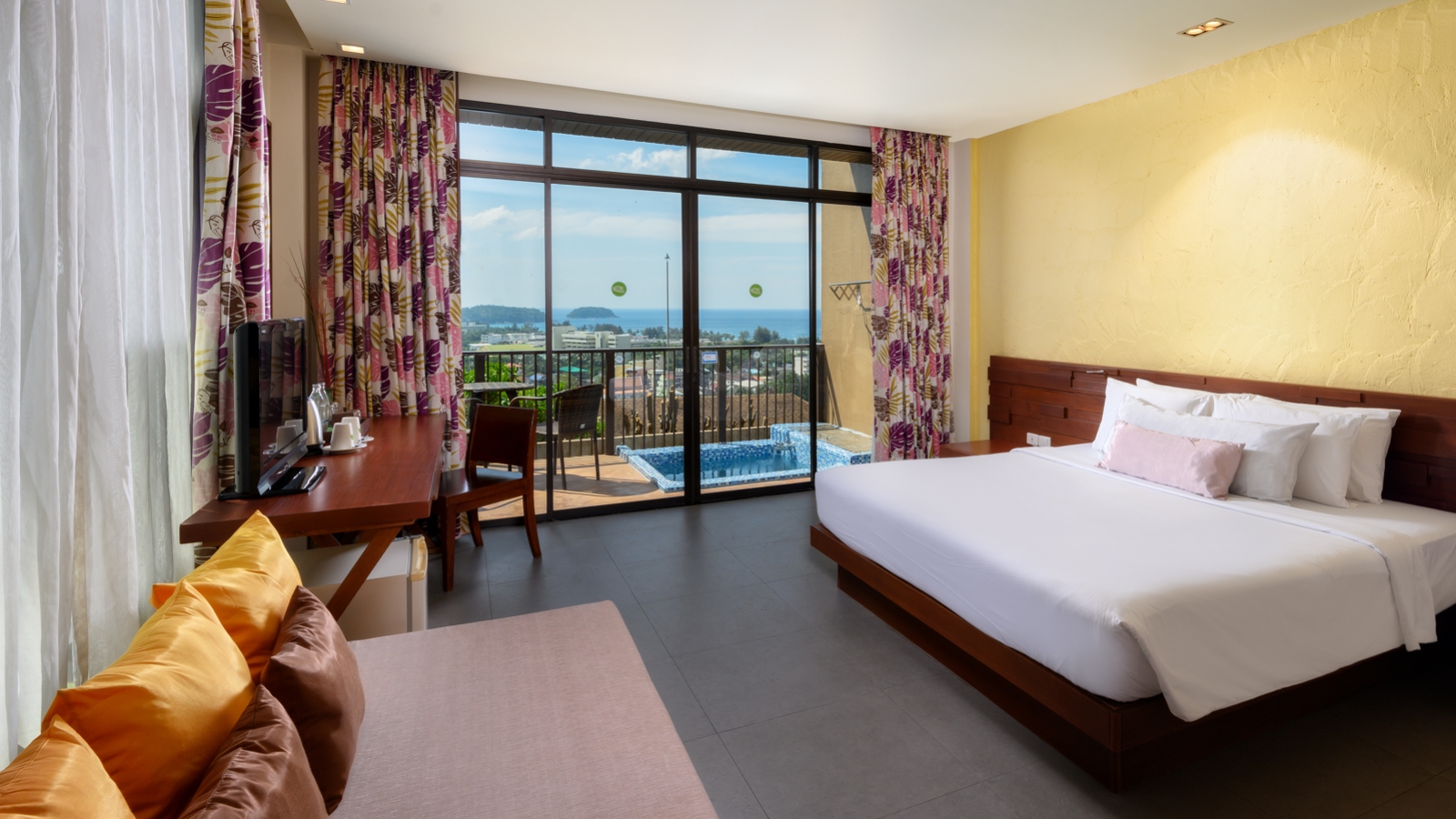 Deluxe Jacuzzi Sea View Room